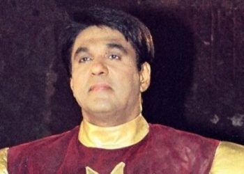 ক্ষোভত ফাটি পৰিল ‘শক্তিমান’ মুকেশ খান্না, কাক খেদি খেদি পিটিবলৈ উপদেশ দিলে শক্তিমানে, কিয়?