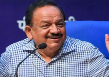 কৰোণাত আক্ৰান্ত হোৱাৰ পাছত মানসিক চাপ কমাবলৈ ডাৰ্ক চকলেট খাওক : কেন্দ্ৰীয় স্বাস্থ্যমন্ত্ৰী