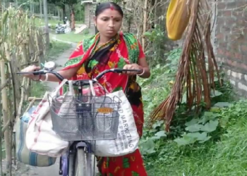 lady carrying business in bycycle