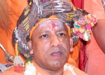 অক্সিজেন নাটনি? অদ্ভূত বিকল্প আৱিষ্কাৰ কৰিলে যোগী আদিত্যনাথ চৰকাৰে, উঠিল হাঁহিৰ খোৰাক!