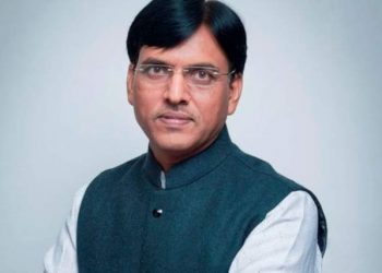 চিকিৎসালয়ৰ নিৰাপত্তাকৰ্মীয়েই প্ৰহাৰ কৰিলে কেন্দ্ৰীয় স্বাস্থ্যমন্ত্ৰী মনসুখ মাণ্ডৱ্যক! শুনি আচৰিত প্ৰধানমন্ত্ৰীও