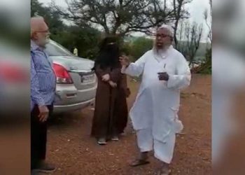 Muslim man singing Mahabharat title song