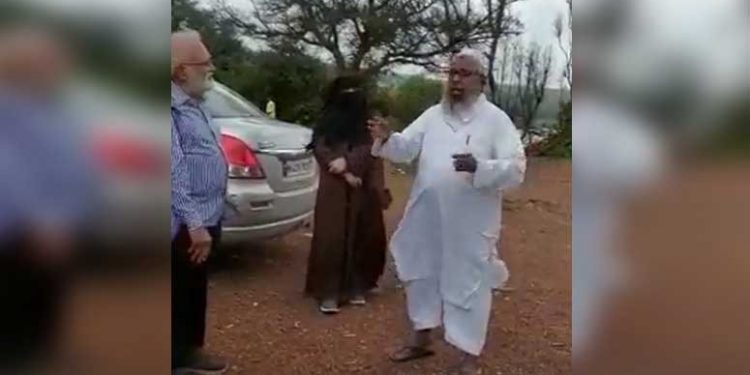 Muslim man singing Mahabharat title song