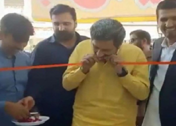 pakistan Minister ribbon cut