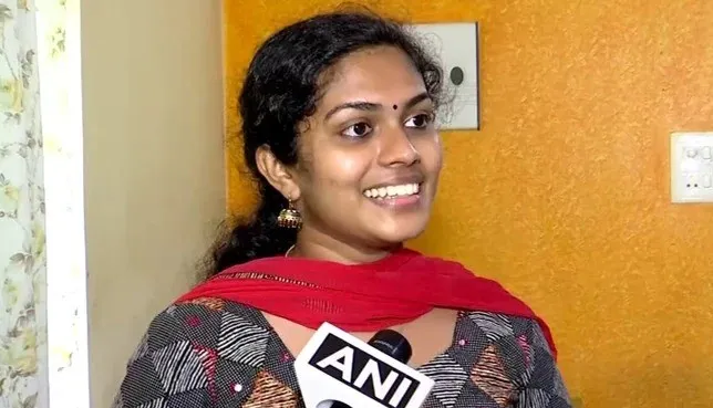 Kerala Construction Labourer's Daughter Cracks UPSC Exam