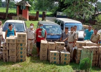 পেঙেৰীত বৃহৎ পৰিমাণৰ অৰুণাচলী সুৰা সহ পাঁচজনক আটক