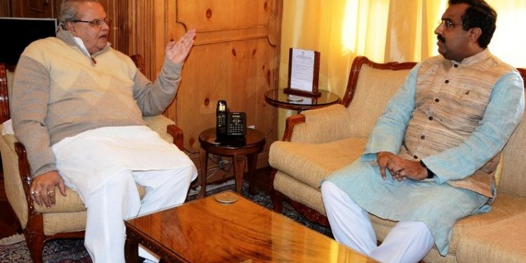GOVERNOR-MEETING-SH.-RAM-MADHAV-11