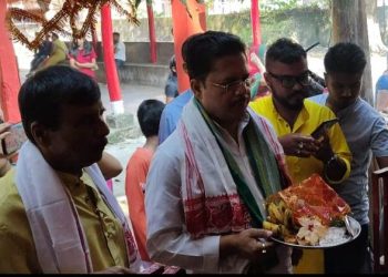 মূল্যবৃদ্ধি – চৰকাৰৰ শুভ বুদ্ধি উদয়ৰ কামনাৰে বঙাইগাঁৱৰ মা বাঘেশ্বৰী মন্দিৰত পূজা দিলে প্ৰদেশ কংগ্ৰেছৰ সভাপতি ভূপেন বৰাই