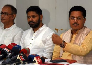 অজাপৰ সভাপতি লুৰিণ জ্যোতি গগৈ আৰু প্ৰদেশ কংগ্ৰেছৰ সভাপতি ভুপেন বৰাৰ সংবাদমেল
