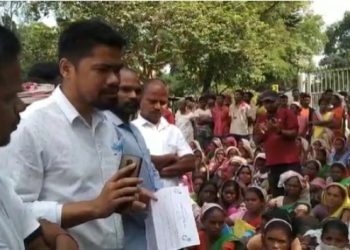 শ্ৰমিকৰ মজুৰিকলৈ বোকাখাতৰ মেথনি চাহ বাগিচাত উত্তপ্ত পৰিস্থিতি
