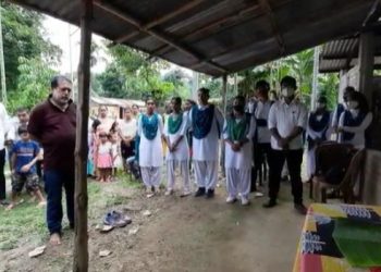 প্ৰশংসনীয়: পিছপৰা ৰাঙলু পাহাৰগুৰি গাঁৱত খোৱাপানী যোগানৰ ব্যৱস্থা কৰি দিলে কলিয়াবৰ মহাবিদ্যালয়ে