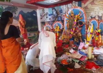১১১ বছৰীয়া ঐতিহাসিক লাহোৱালত কভিডৰ সকলো বিধি মানি দশমী পূজা আৰম্ভ