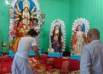 কোকৰাঝাৰত দশমীৰ ব্যাপক উছাহ, দেৱী দুৰ্গাৰ চৰণত আশীস ল’লে বিপিএফ প্ৰধান হাগ্ৰামা মহিলাৰীয়ে