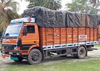Truck full of supari seized at Kalaigaon in Odalguri at night