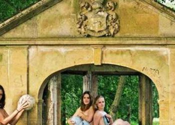 Nude Photo shoot: কেম্ব্ৰিজ বিশ্ববিদ্যালয়ৰ ৭৮ গৰাকী শিক্ষাৰ্থীয়ে উলংগ হৈ উঠিলে ফটো, কিন্তু কিয়?