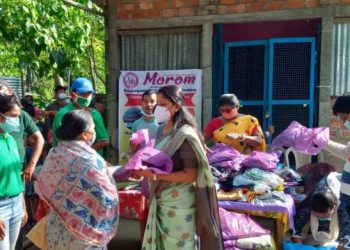 ‘মৰম’ প্ৰকল্পৰ অধীনত বঙাইগাঁৱত জিলা উপায়ুক্তৰ দুখীয়া লোকক কাপোৰ,পুতলা আদি বিতৰণ