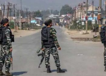 Terrorists shoot dead policeman in Srinagar
