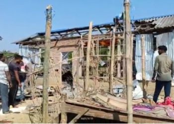 কৃষ্ণাইত অপহৰণকাৰীৰ ঘৰ ভাঙি লণ্ড-ভণ্ড কৰিলে উত্তেজিত জনতাই, আৰক্ষীৰো গুলীচালনা
