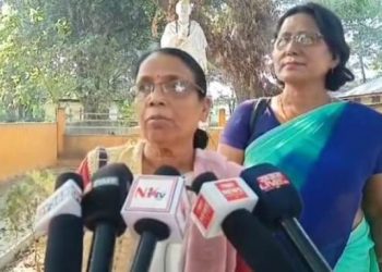 চাপৰত সুৰাৰ বিপনী স্থাপনৰ বিৰোধিতাৰে লেখিকা সমাৰোহ সমিতিৰ মহকুমাধিপতিক স্মাৰক পত্ৰ প্ৰদান