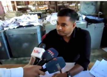 তামুলপুৰ ৰাজহ চক্ৰ বিষয়াৰ কাৰ্যালয়ত আৰক্ষীয়ে আটক কৰিলে ‘ভুৱা মণ্ডল’