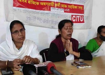 মুখ্যমন্ত্ৰী মহোদয়, আমি মানুহ নহয় নেকি? হিমন্ত বিশ্ব শৰ্মাক প্ৰশ্ন অংগনৱাড়ী কৰ্মী আৰু সহায়িকাৰ
