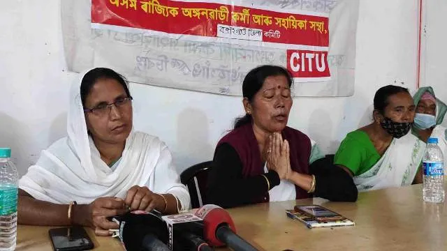 মুখ্যমন্ত্ৰী মহোদয়, আমি মানুহ নহয় নেকি? হিমন্ত বিশ্ব শৰ্মাক প্ৰশ্ন অংগনৱাড়ী কৰ্মী আৰু সহায়িকাৰ