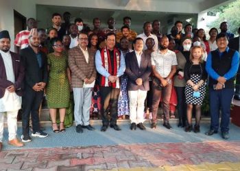 ডিব্রুগড় বিশ্ববিদ্যালয়ৰ বিশ্ববিদ্যালয় সপ্তাহৰ উদ্বোধনী অনুষ্ঠানত মেৰী কমক প্ৰশংসাৰে ওপচাই দিলে সোণোৱালে