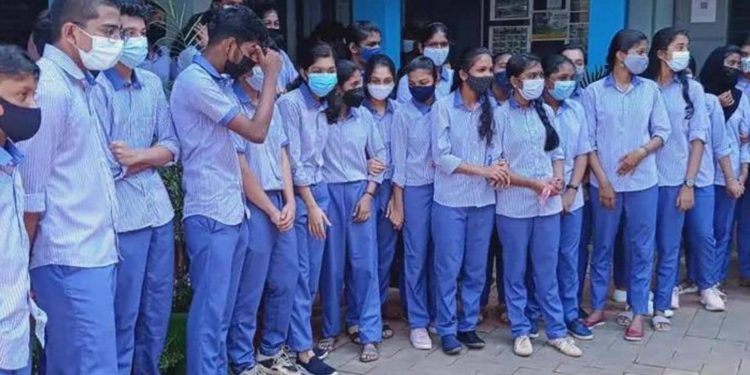 Gender-neutral uniform in school