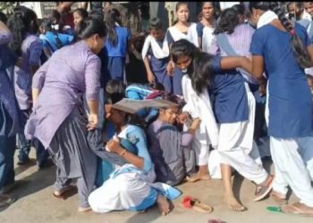শালকোচাত প্ৰতিবাদী ছাত্ৰ-ছাত্ৰীৰ ওপৰত নিৰ্বিচাৰ লাঠীচালনা, আৰক্ষীৰ বৰ্বৰতাক সৰ্বত্ৰে ধিক্কাৰ