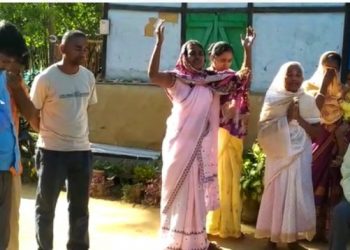 বাগিচা অঞ্চলত আতঁৰাই নাই ভেকচিনকলৈ ভয়,কলিয়াবৰত ভেকচিন ল’বলৈ আহি মহিলাৰ অদ্ভুত আচৰণ