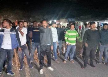সুৰা বিপনীৰ অনুমতি বাতিলৰ দাবীত চাপৰত পথ অৱৰোধ