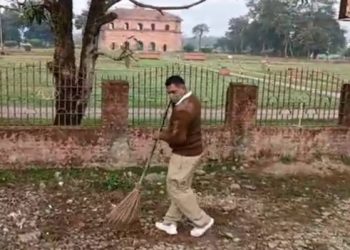 ঐতিহাসিক ৰংঘৰৰ চৌহদত চি আৰ পি এফৰ চাফাই অভিযান
