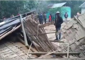 টীয়কত বন্যহস্তীৰ তাণ্ডৱ : বাসগৃহ ভাঙি লণ্ড-ভণ্ড,নিৰ্বিকাৰ বন বিভাগ