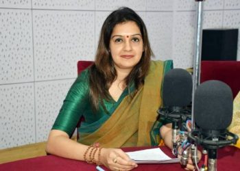 কিয় পদত্যাগ কৰিলে সংসদ টিভিৰ এংকৰ প্ৰিয়ংকা চতুৰ্বেদীয়ে?