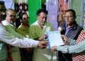 ধুবুৰী জিলা সাহিত্য সভাৰ প্ৰতিষ্ঠাপক সভাপতি সদ্য প্ৰয়াত প্ৰসন্ন কুমাৰ দাসৰ বাসগৃহত সাহিত্য সভাৰ সঁজাতি দল