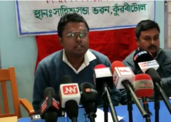 ৰাজ্য চৰকাৰৰ বঞ্চনাৰ বিৰুদ্ধে গৰজি উঠিল টেট শিক্ষক সমাজে