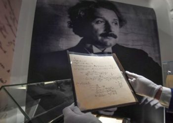 নিলাম হ’ল এলবাৰ্ট আইনষ্টাইনৰ কালজয়ী আপেক্ষিকতাবাদ তত্ত্বৰ পাণ্ডুলিপি