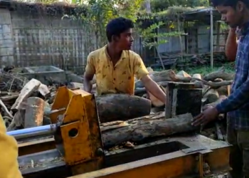ভাল খবৰ :কলিয়াবৰৰ দুই যুৱকে তৈয়াৰ কৰি উলিয়ালে খৰি ফলা যন্ত্ৰ
