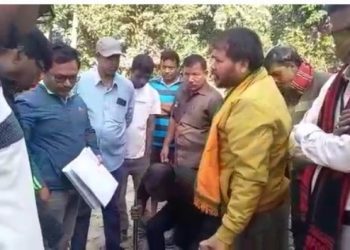 নিম্নমানৰ কাম : ঠিকাদাৰক ধমক অখিল গগৈৰ, গোচৰ তৰাৰ সকিয়নী