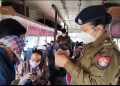 মাক্স পৰিধান নকৰা আৰু কোভিড ভেকচিনৰ প্ৰমাণপত্ৰ নথকা ব্যক্তিৰ বিৰুদ্ধে কঠোৰ আৰক্ষী
