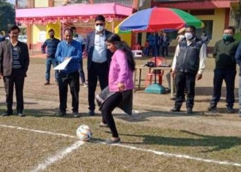 বঙাইগাঁৱত ফুটবলাৰৰ ৰূপত উপায়ুক্ত ডা:এম এছ লক্ষ্মী প্ৰিয়া, কিয় নামিল খেলপথাৰত?