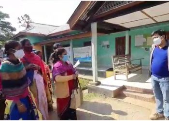 মাইক্ৰ ফাইনেঞ্চৰ উদগনিমূলক উপহাৰৰ পৰা বঞ্চিত মহিলাৰ মুখ্যমন্ত্ৰীলৈ স্মাৰকপত্ৰ