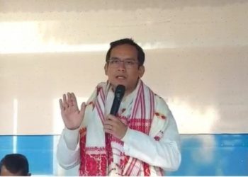 কলিয়াবৰত এম্বুলেঞ্চ প্ৰদান কৰি চৰকাৰক সমালোচনা সাংসদ গৌৰৱ গগৈৰ