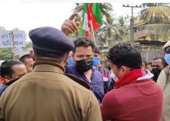 অবৈধ শিল খনন: শিৱসাগৰত ছাত্ৰ মুক্তিৰ প্ৰতিবাদত বাধা আৰক্ষীৰ