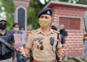 সকলোকে ধন্যবাদ জনাই নগাঁও এৰিলে আৰক্ষী বিষয়া আনন্দ মিশ্ৰই, গুৱাহাটীত উপস্থিত