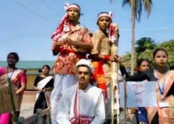 বিশ্বনাথ মহাবিদ্যালয়ৰ মহাবিদ্যালয় সপ্তাহ উদযাপন,বাৰেৰহণীয়া সাংস্কৃতিক শোভাযাত্ৰাই কাঢ়িলে সকলোৰে দৃষ্টি