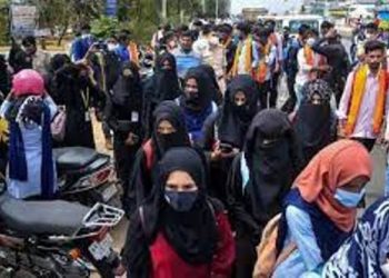 কৰ্ণাটকৰ পৰা কাশ্মীৰ পালেগৈ হিজাব বিতৰ্ক