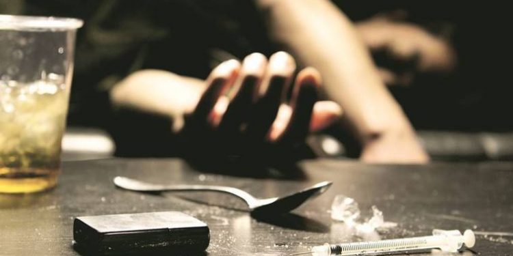 Drug addict youth dies