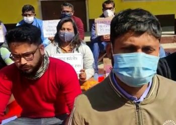 সপ্তম দিনত ভৰি দিলে ৰাজ্যৰ পঞ্চায়ত আৰু গ্ৰামোন্নয়ন বিভাগৰ ঠিকাভিত্তিক কৰ্মচাৰীৰ প্ৰতিবাদে