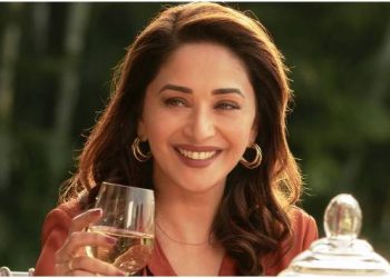 ৱেব জগতত প্ৰৱেশ মোহময়ী মাধুৰী দীক্ষিতৰ; নেটফ্লিক্সৰ প্ৰথম ছিৰিজৰ ভিডিঅ’ মুকলি (চাওক ট্ৰেইলাৰ)